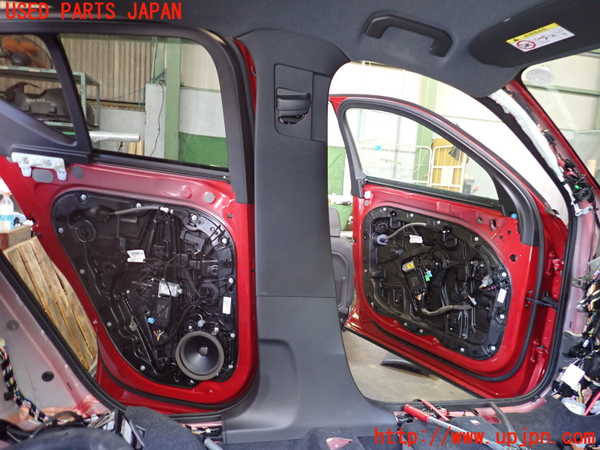 2UPJ-28867670]ボルボ・XC40(XB420TXCM)左センターピラートリム 中古_m0001.jpg