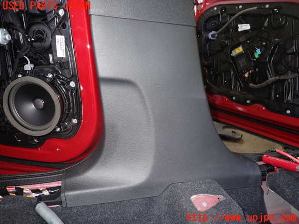 2UPJ-28867670]ボルボ・XC40(XB420TXCM)左センターピラートリム 中古_m0003.jpg