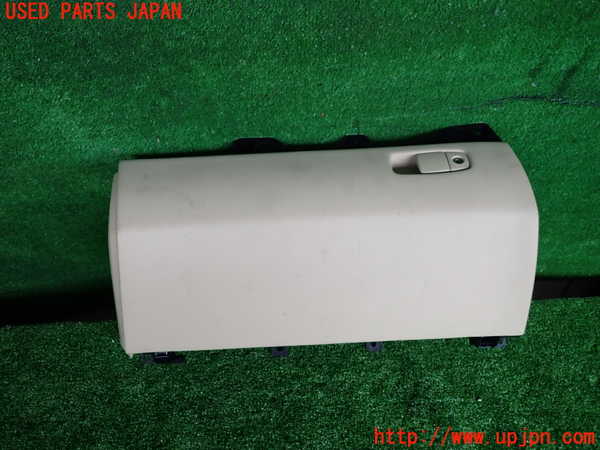 5UPJ-28927516]セルシオ(UCF31)グローブボックス1 中古_m0001.jpg