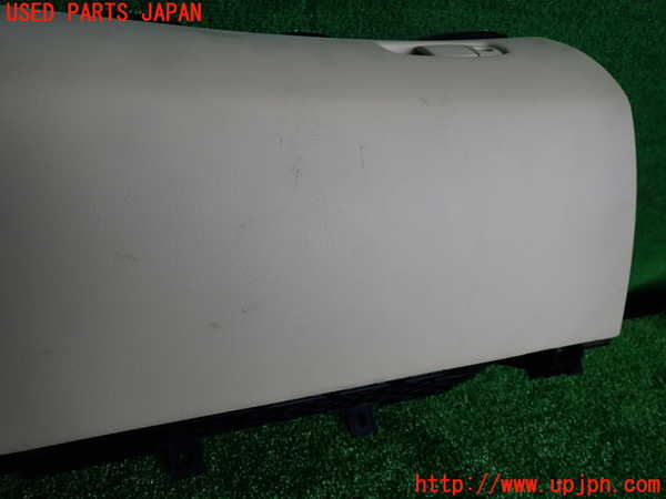 5UPJ-28927516]セルシオ(UCF31)グローブボックス1 中古_m0003.jpg