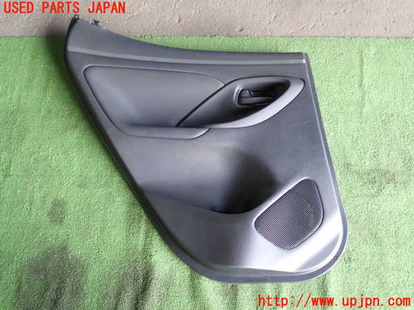 1UPJ-28931324]ヤリス(YARIS) ハイブリッド(MXPH10)左後ドア内張り 中古_m0001.jpg
