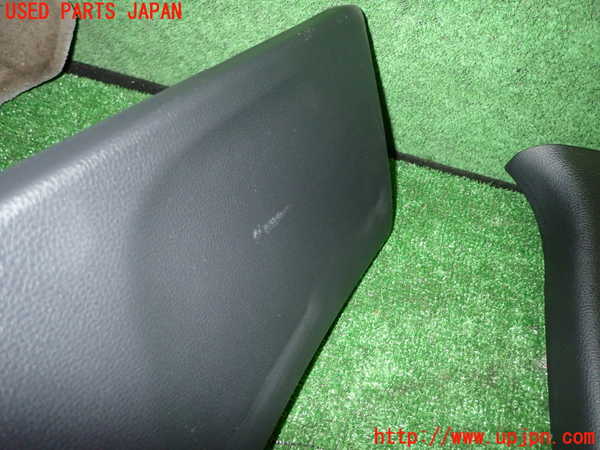 5UPJ-28937670]ヤリス(YARIS) ハイブリッド(MXPH10)左センターピラートリム 中古_m0004.jpg