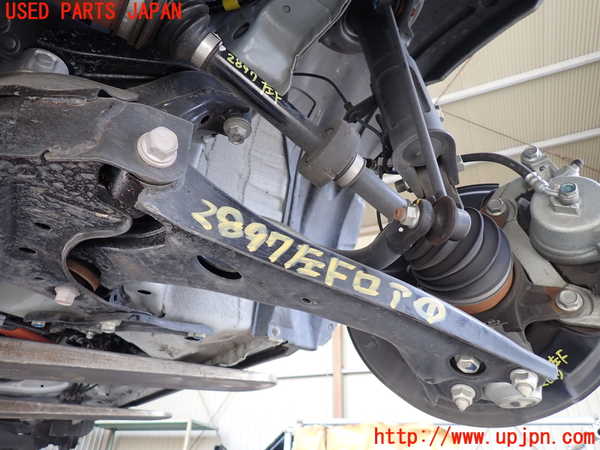 1UPJ-28975186]ヴェゼル ハイブリッド(e：HEV)(RV5)左フロントロアアーム1 中古_m0001.jpg