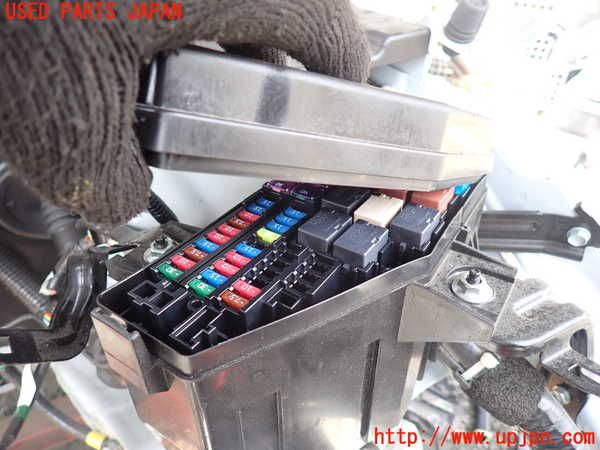 1UPJ-28976742]ヴェゼル ハイブリッド(e：HEV)(RV5)ヒューズボックス2 中古_m0002.jpg