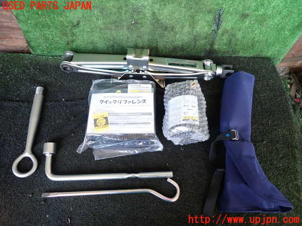1UPJ-28977805]ヴェゼル ハイブリッド(e：HEV)(RV5)車載工具 中古_m0001.jpg