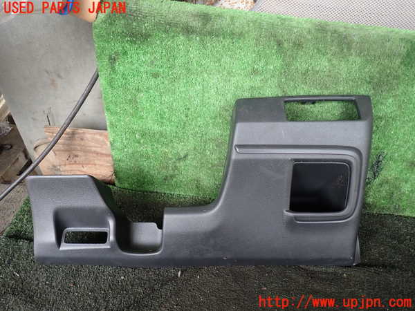 1UPJ-28977841]ヴェゼル ハイブリッド(e：HEV)(RV5)小物入れ1 中古_m0001.jpg