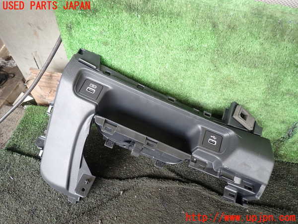 1UPJ-28977842]ヴェゼル ハイブリッド(e：HEV)(RV5)小物入れ2 中古_m0001.jpg