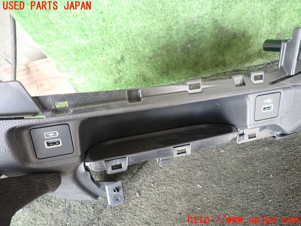 1UPJ-28977842]ヴェゼル ハイブリッド(e：HEV)(RV5)小物入れ2 中古_m0002.jpg