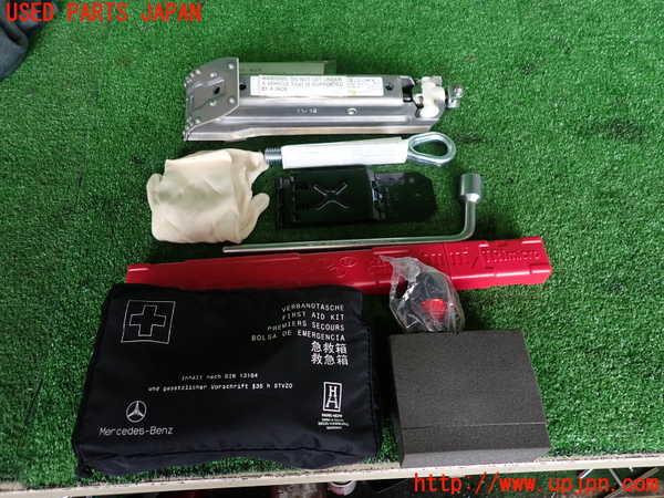 2UPJ-29007805]ベンツ C200 ステーションワゴン(204248)車載工具 中古 S204_m0001.jpg