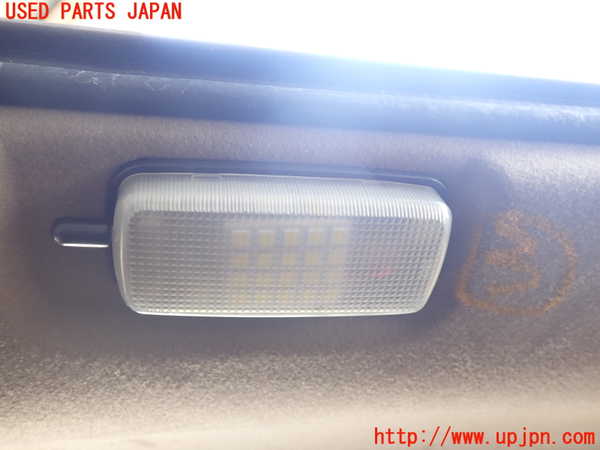 1UPJ-29026413]ランクルプラド(KDJ95W)ルームランプ3 (3列目) 中古_m0001.jpg
