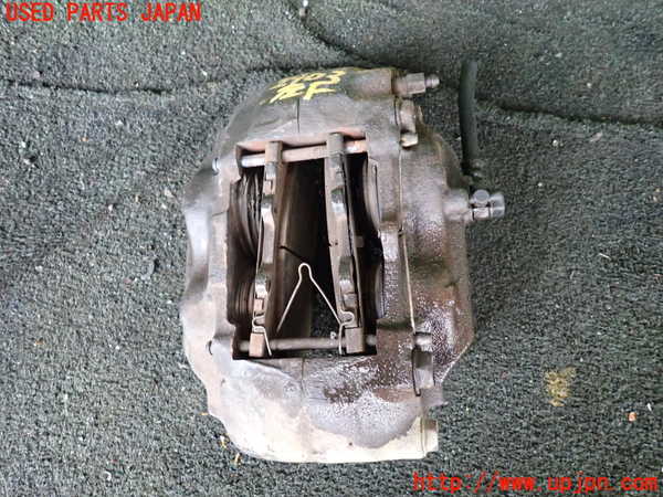 1UPJ-29034085]ランクル100系(UZJ100W)左フロントキャリパー 中古_m0001.jpg