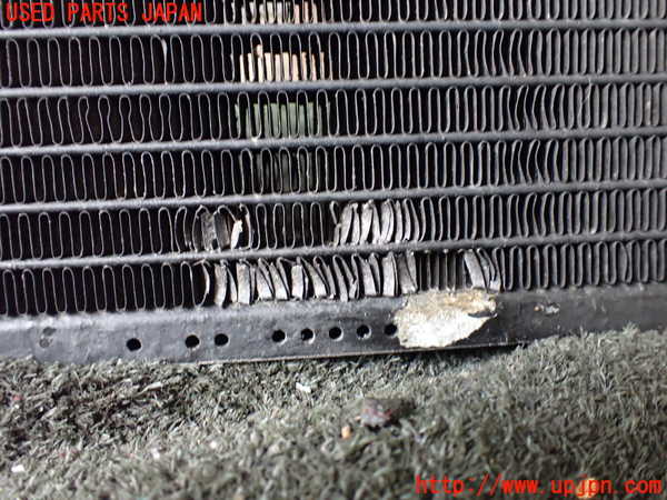 1UPJ-29036031]ランクル100系(UZJ100W)エアコンコンデンサー1 【ジャンク】_m0002.jpg