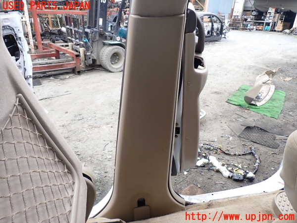 1UPJ-29037665]ランクル100系(UZJ100W)右センターピラートリム 中古_m0001.jpg