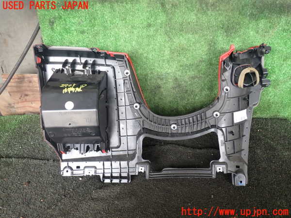 1UPJ-29057841]BMW Z4 E89(LM30)小物入れ1 中古_m0003.jpg