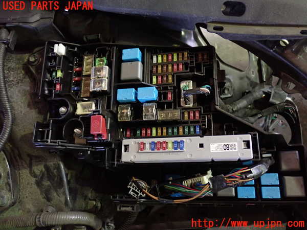 5UPJ-29076742]レクサス・RC300h(AVC10)ヒューズボックス2 中古_m0002.jpg