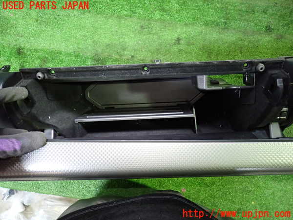 5UPJ-29077516]レクサス・RC300h(AVC10)グローブボックス1 中古_m0002.jpg