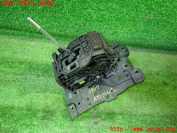 1UPJ-29077555]レクサス・RC300h(AVC10)ATシフトレバー 中古_m0001.jpg