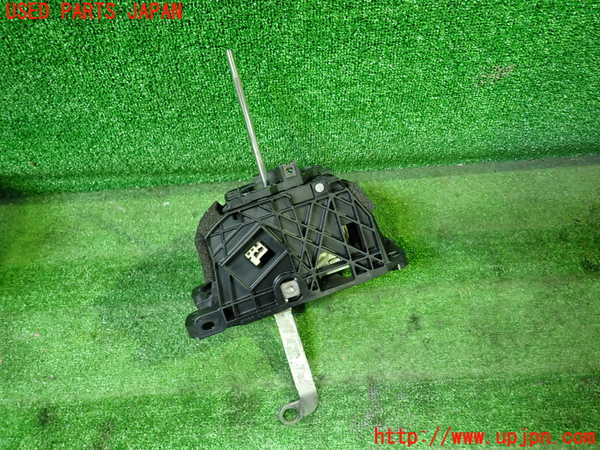 1UPJ-29077555]レクサス・RC300h(AVC10)ATシフトレバー 中古_m0002.jpg