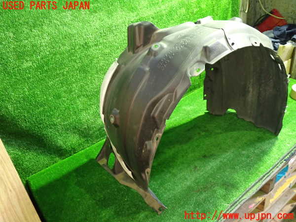5UPJ-29081090]カムリハイブリッド(AXVH70)右前フェンダーライナー 中古_m0002.jpg