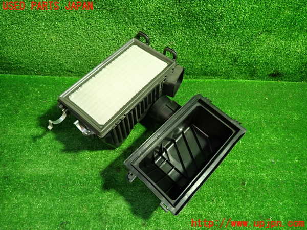 1UPJ-29082560]カムリハイブリッド(AXVH70)エアクリーナーボックス 中古_m0002.jpg