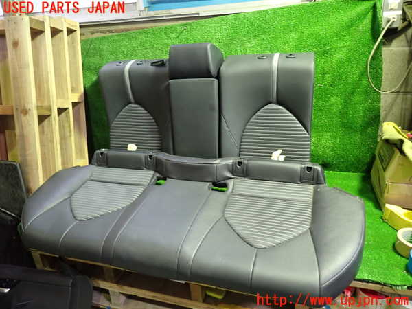5UPJ-29087385]カムリハイブリッド(AXVH70)リアシート 中古_m0001.jpg