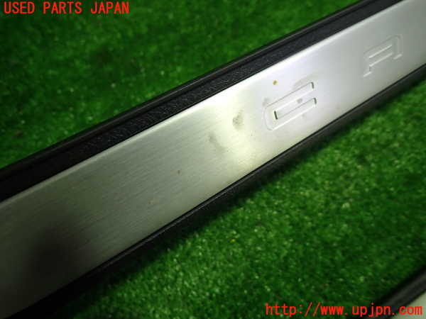 1UPJ-29087740]カムリハイブリッド(AXVH70)スカッフプレート 中古_m0002.jpg