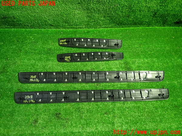 1UPJ-29087740]カムリハイブリッド(AXVH70)スカッフプレート 中古_m0003.jpg