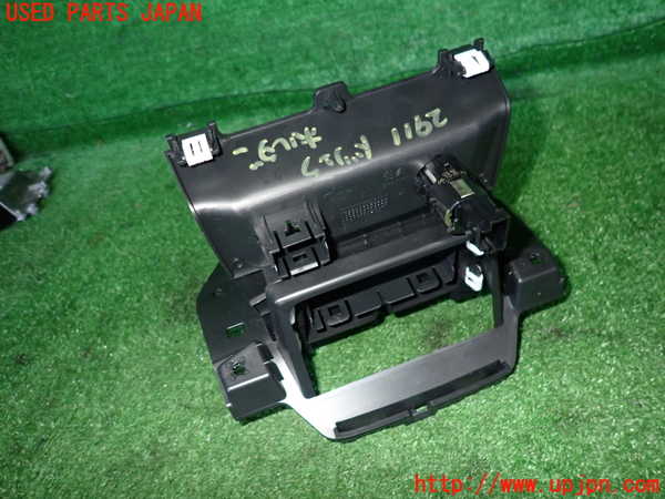2UPJ-29117810]シトロエン・C3(B6HN05)ドリンクホルダー 中古_m0003.jpg