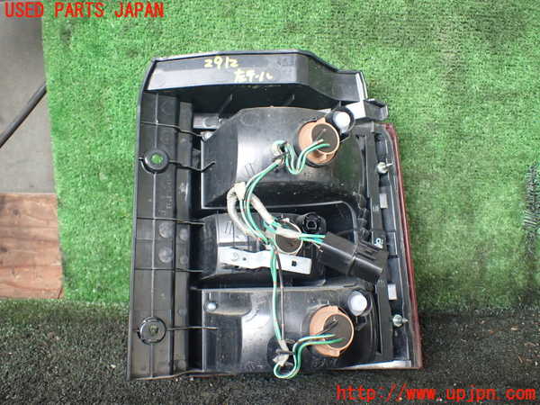 1UPJ-29121536]デリカD：5(CV2W)左テールランプ 中古_m0002.jpg