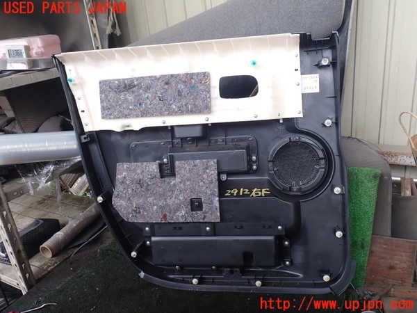 5UPJ-29121234]デリカD：5(CV2W)右前ドア内張り 中古_m0004.jpg