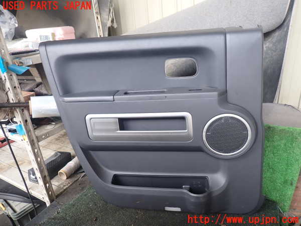 5UPJ-29121264]デリカD：5(CV2W)左前ドア内張り 中古_m0001.jpg