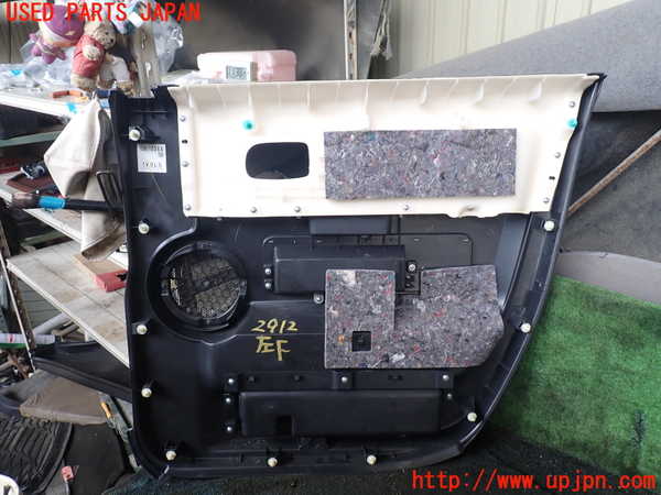 5UPJ-29121264]デリカD：5(CV2W)左前ドア内張り 中古_m0004.jpg
