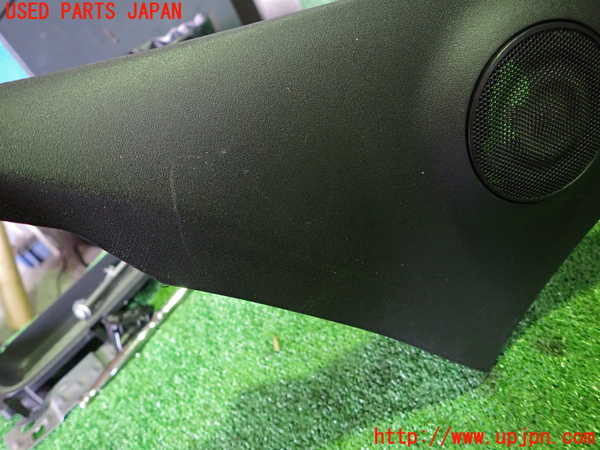 5UPJ-29137655]アバルト・695(不明)右フロントピラートリム 中古_m0002.jpg