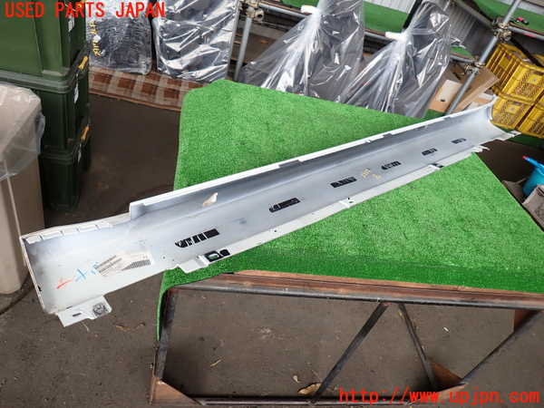 2UPJ-29171390]ポルシェ・マカン ターボ(95BCTL)右サイドステップ 中古_m0005.jpg