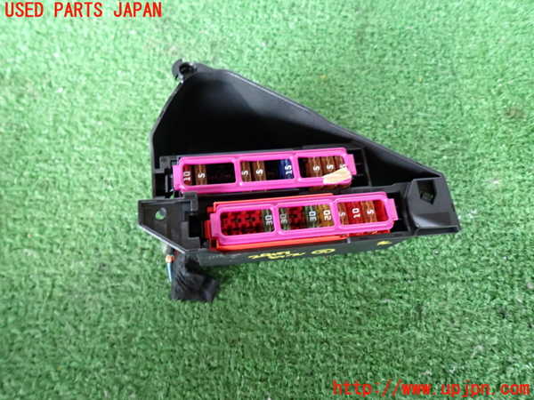 2UPJ-29176742]ポルシェ・マカン ターボ(95BCTL)ヒューズボックス2 中古_m0001.jpg
