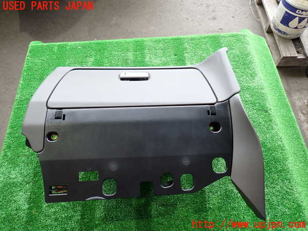 2UPJ-29177516]ポルシェ・マカン ターボ(95BCTL)グローブボックス1 中古_m0001.jpg