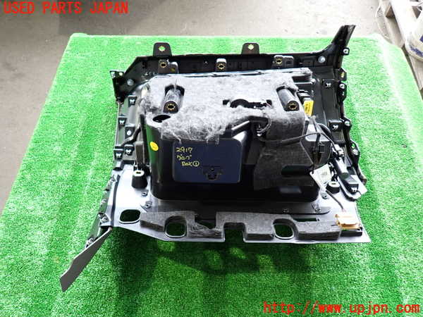 2UPJ-29177516]ポルシェ・マカン ターボ(95BCTL)グローブボックス1 中古_m0005.jpg