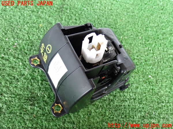 2UPJ-29177821]ポルシェ・マカン ターボ(95BCTL)灰皿1 中古_m0003.jpg