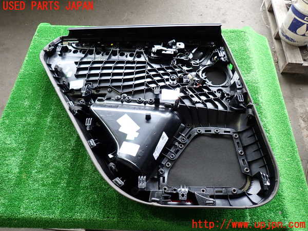2UPJ-29171294]ポルシェ・マカン ターボ(95BCTL)右後ドア内張り 中古_m0004.jpg