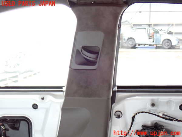 2UPJ-29177665]ポルシェ・マカン ターボ(95BCTL)右センターピラートリム 中古_m0002.jpg