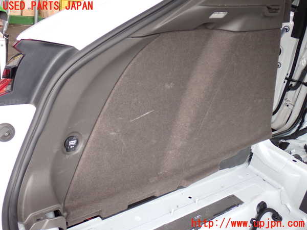 2UPJ-29177680]ポルシェ・マカン ターボ(95BCTL)左リアピラートリム 中古_m0004.jpg
