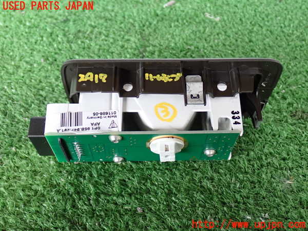 2UPJ-29176413]ポルシェ・マカン ターボ(95BCTL)ルームランプ3 (2列目左) 中古_m0002.jpg