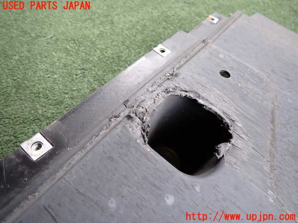 2UPJ-29181721]マセラティ・ギブリ(MG30C)アンダーカバー1 中古_m0002.jpg