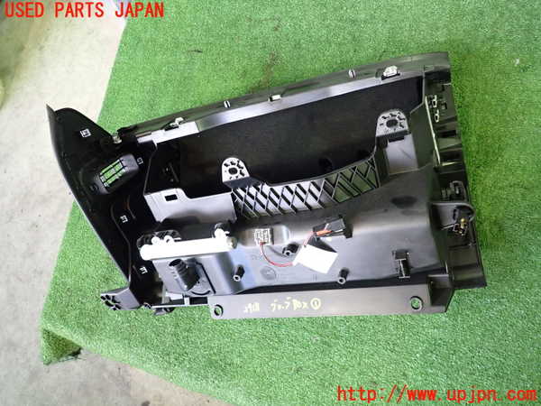 2UPJ-29187516]マセラティ・ギブリ(MG30C)グローブボックス1 中古_m0002.jpg