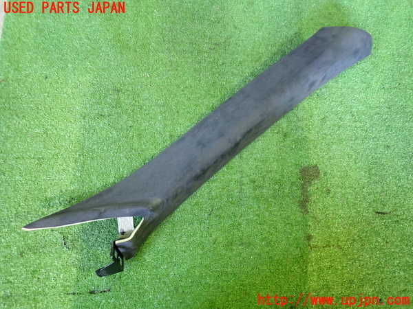 2UPJ-29187655]マセラティ・ギブリ(MG30C)右フロントピラートリム 中古_m0001.jpg