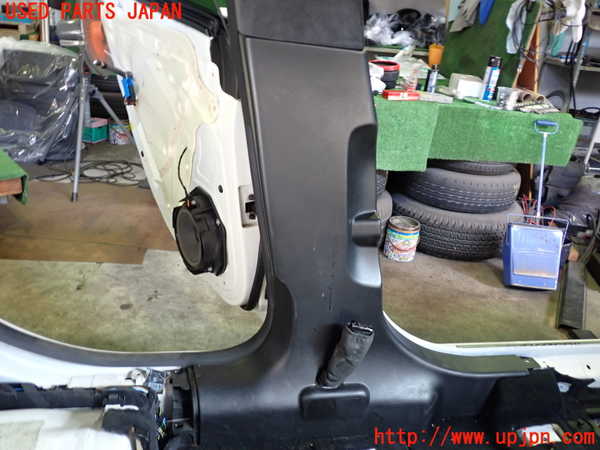 2UPJ-29187670]マセラティ・ギブリ(MG30C)左センターピラートリム 中古_m0002.jpg