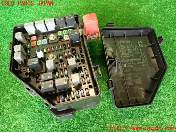 2UPJ-29206741]キャデラック・CTS スポーツセダン(X322B)ヒューズボックス1 (左ハンドル) 中古_m0003.jpg