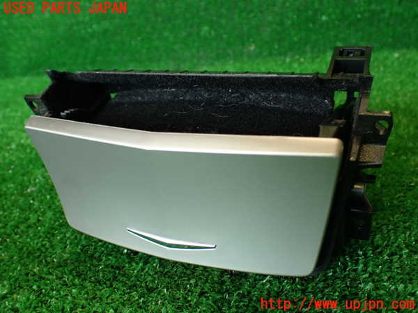 2UPJ-29207841]キャデラック・CTS スポーツセダン(X322B)小物入れ1 (左ハンドル) 中古_m0001.jpg