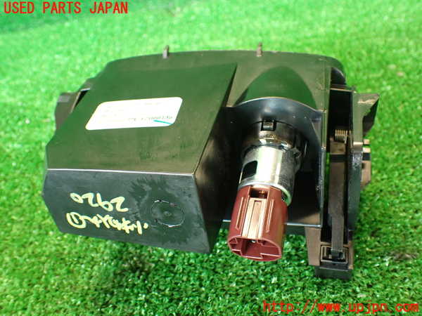 2UPJ-29207841]キャデラック・CTS スポーツセダン(X322B)小物入れ1 (左ハンドル) 中古_m0005.jpg