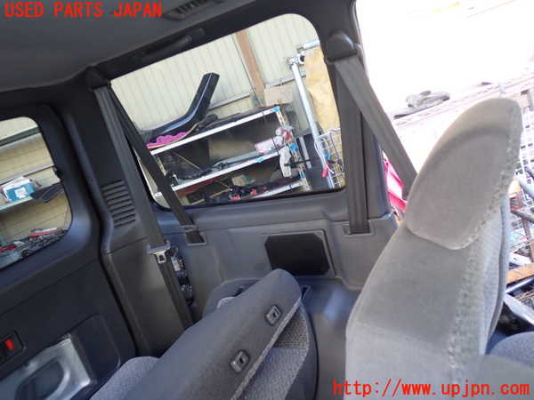 1UPJ-29237680]パジェロ(V45W)左リアピラートリム 中古_m0001.jpg